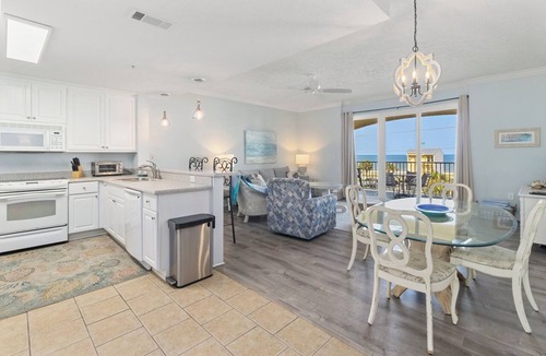 Mexico Beach Condo | SUMMERHOUSE 302 OFFERS AMAZING GULF VIEWS, COMMUNITY POOL, HOT TUB!