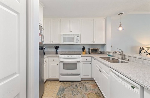 Mexico Beach Condo | SUMMERHOUSE 302 OFFERS AMAZING GULF VIEWS, COMMUNITY POOL, HOT TUB!