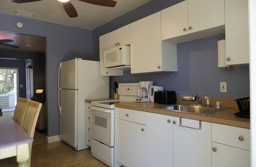 Altamont Manor Apartment | Sun, beach, and great savings: huge discounts on holiday destinations!