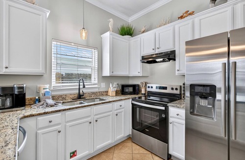 Crystal Beach House | Sun-Kissed – Steps to Beach! Sleeps 22, Heated Pool, FREE Golf Cart & Game Room