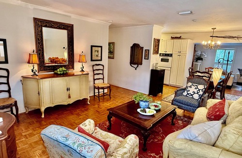 Arlington Park House | Sun & Splash Retreat Minutes to Beach + Downtown