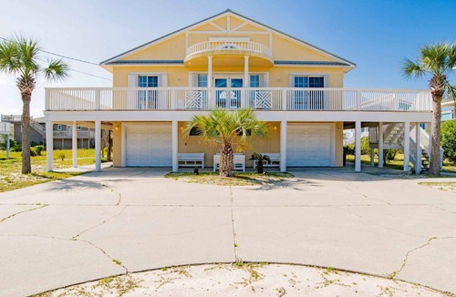 Toilla Segunda House | Sunglow Bungalow | Beach Access, Game Room!