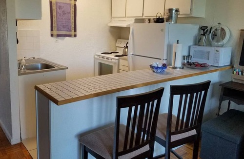 Queens Apartment | Sunny 2 Bedroom with terrace near Bayside Train Station 21 mins from Manhattan