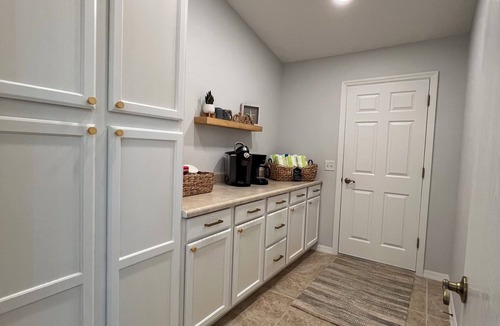 Springdale House | Sunny 3BR Florida retreat with private lanai and open-concept living near golf and dining.