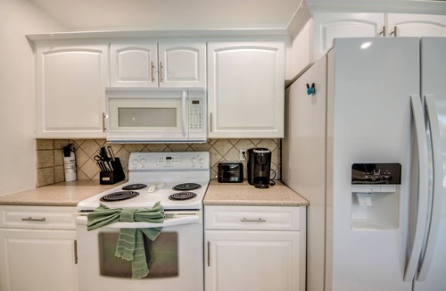 Caloosahatchee House | Sunny and Bright! Gulf access, kayaks, bikes, DOCKSIDE DREAMS, Villa 15