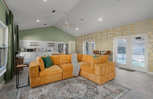 Auburndale House | Sunny Auburndale Retreat w/Pool