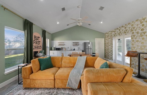 Auburndale House | Sunny Auburndale Retreat w/Pool