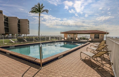 Bonita Springs Condo | Sunny coastal condo w. great balcony space, beach access