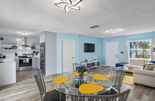 Pinellas Park House | Sunny Days & Starry Nights | Fenced Yard for Pets