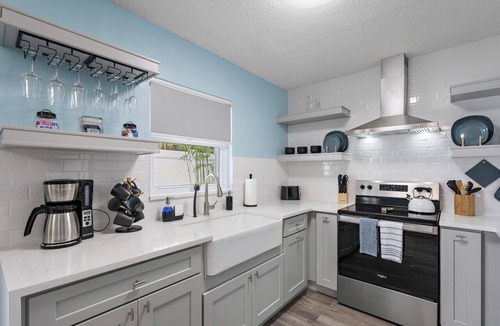 Pinellas Park House | Sunny Days & Starry Nights | Fenced Yard for Pets