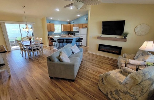 Fernandina House | Sunny Delight! - 3/2 w/Golf Cart & Grill in The Village of Fernandina