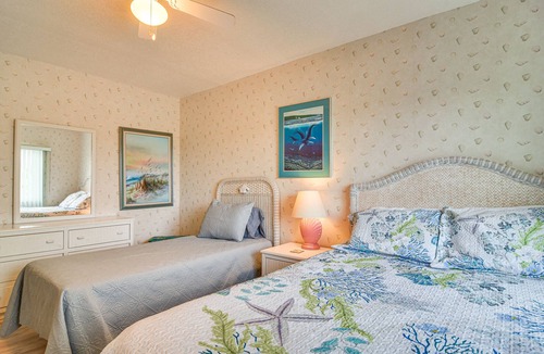 Seminole Condo | Sunny Indian Shores Condo w/Beach Access!