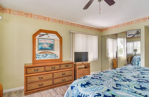 Seminole Condo | Sunny Indian Shores Condo w/Beach Access!