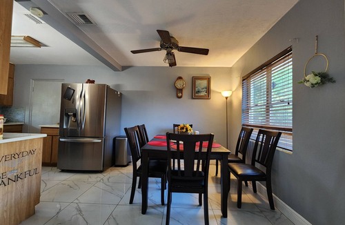 Orlando House | Sunny palm breeze home near UCF