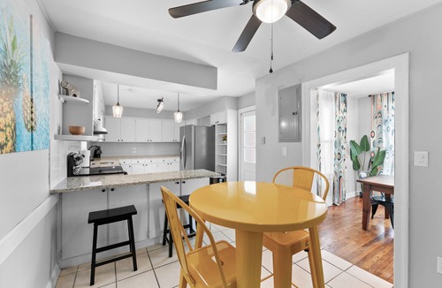 Murray Hill House | Sunny Side Murry Hill Home
