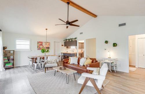 Suwannee House | 'Sunny Side Up' Canal-Front Getaway w/Dock!