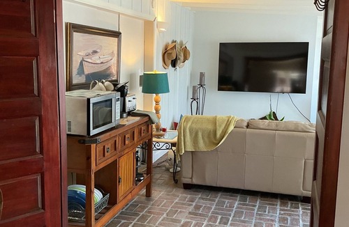 Nokomis Cottage | Sunrise ensuite, 1 Bed 1 bath on privately owned property on the Bay in Nokomis.