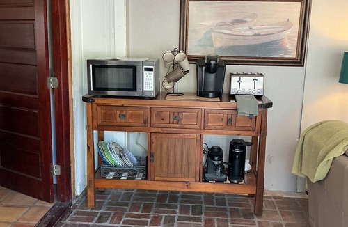 Nokomis Cottage | Sunrise ensuite, 1 Bed 1 bath on privately owned property on the Bay in Nokomis.
