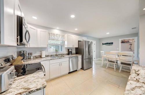 Walsingham House | Sunroom - Master King - Games - Close to IRB