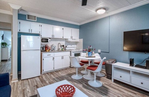 Madeira Beach Apartment | Sunset Beach Suites - Suite 5