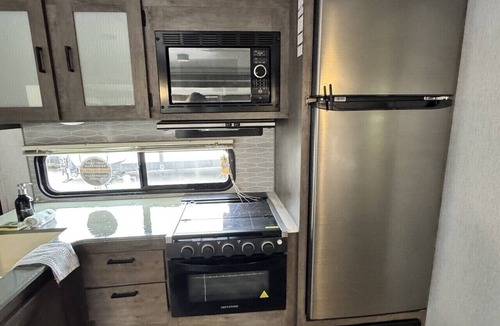 Warm Mineral Springs House | Sunset Salem Luxury RV