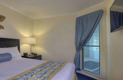 Rocky Point Hotel | Sunset Views from Your Private Balcony | Waterfront Tampa Bay Getaway