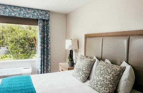 Key Largo Hotel | Sunset Waterfront Escape with Swimming Pool Near Coral Reefs | 2 Units