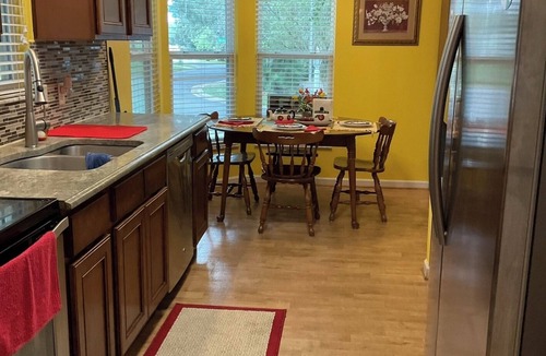 The Villages Cottage | SUNSHINE COTTAGE - ADORABLE 2 bedroom/2 bath, minutes to Spanish Springs Square.