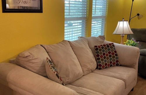 The Villages Cottage | SUNSHINE COTTAGE - ADORABLE 2 bedroom/2 bath, minutes to Spanish Springs Square.