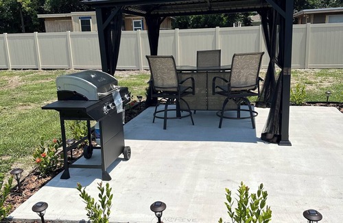 Memphis House | Sunshine Eleven Getaway Sleeps 6 Bedrooms 2 and pull out couch
