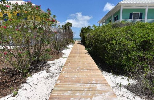 Treasure Beach Village House | Sunshine State of Mind 4 bed/3.5 bath Private Pool Gated Community