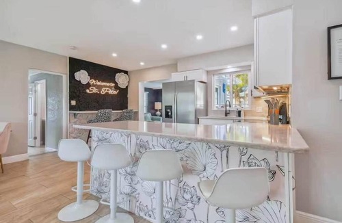 South Pinellas Community Council House | Sunshine Tiki Retreat * Poolside Cabana Bar& Pool