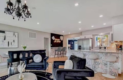 South Pinellas Community Council House | Sunshine Tiki Retreat * Poolside Cabana Bar& Pool