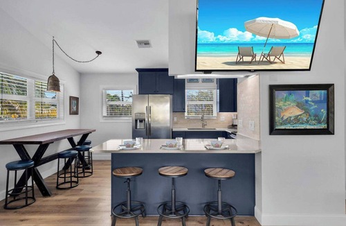 Breezeswept Beach Estates House | Super Cute, Well Maintained 2BR Canal Home in Ramrod Key - Great Boating Access!
