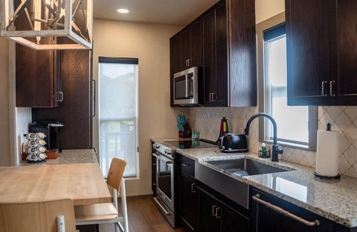 Bronson House | Superior Queen Two-Bedroom Cottage