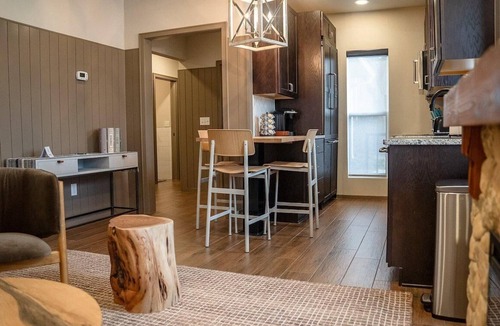 Bronson House | Superior Queen Two-Bedroom Cottage