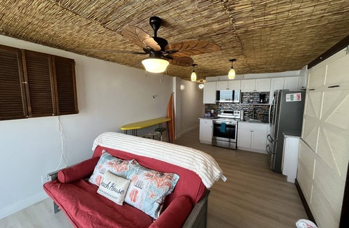 Silver Terrace Condo | Surfboard Shack, Cool 1-bed, walk to everything! Huge pool, hot tub, grill& WIFI