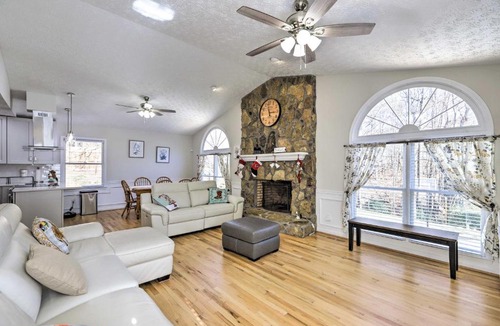 Suwanee House | Suwanee House w/Pool & Game Room!