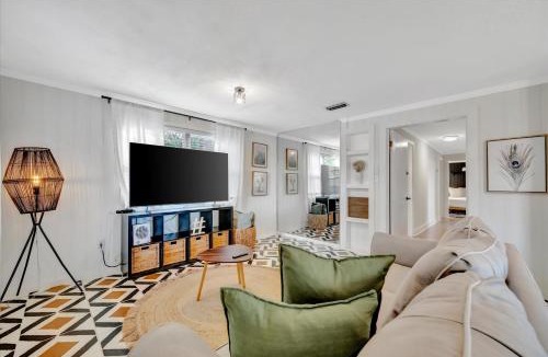 Parkland Estates House | Swann Ave House 4B 3B Sleeps 10 Near Hyde Park