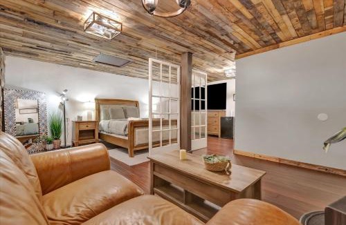 Parkland Estates House | Swann Ave House 4B 3B Sleeps 10 Near Hyde Park