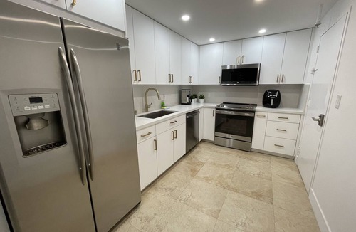 Hollywood South Central Beach Condo | Sweeping Beach and Ocean Views