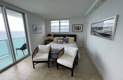 Hollywood South Central Beach Condo | Sweeping Beach and Ocean Views