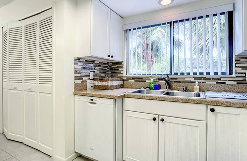 New Smyrna Beach Apartment | Sweet and Salty! Salt Life Villa, a cozy beach condo with great amenities