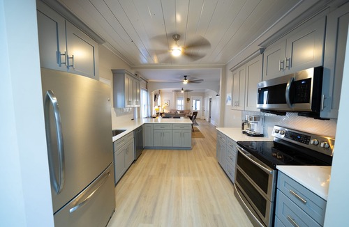 Lake Cherokee House | Sweet Magnolia, 3Br/2.5Ba, Downtown Historic Charm w/all the comforts!