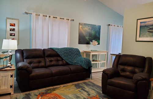 Homosassa Villa | Sweet Retreat! Gulf beaches, scalloping, manatees, theme parks, kayaking!