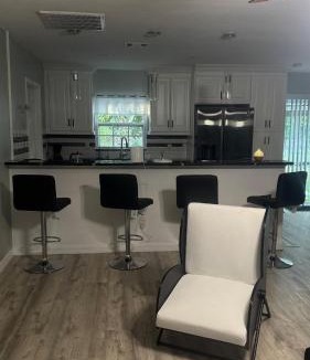 Town N County Park Villa | Sweet villa santa monica