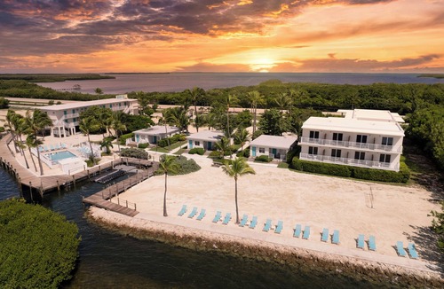 Islamorada Apartment | Swim with Dolphins in the Florida Keys! FREE Breakfast & Parking, Marina, Pool!