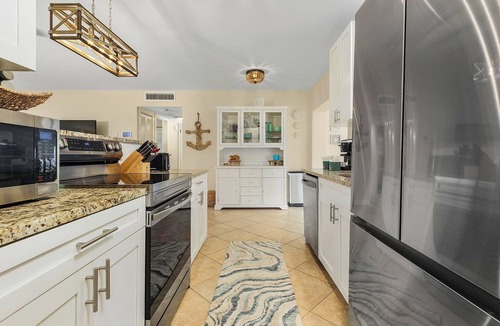 Central Naples House | SwimSpa | Oasis Backyard | Beach 1.5 mi | Monthly Stays