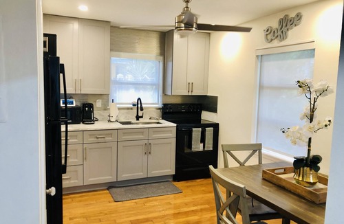 Delray Beach Cottage | Swinton Beach Cottage and driveway parking