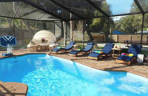 Timberlane Woodlake House | Tampa Fun Compound, Sleeps 16, Pickleball & HotTub